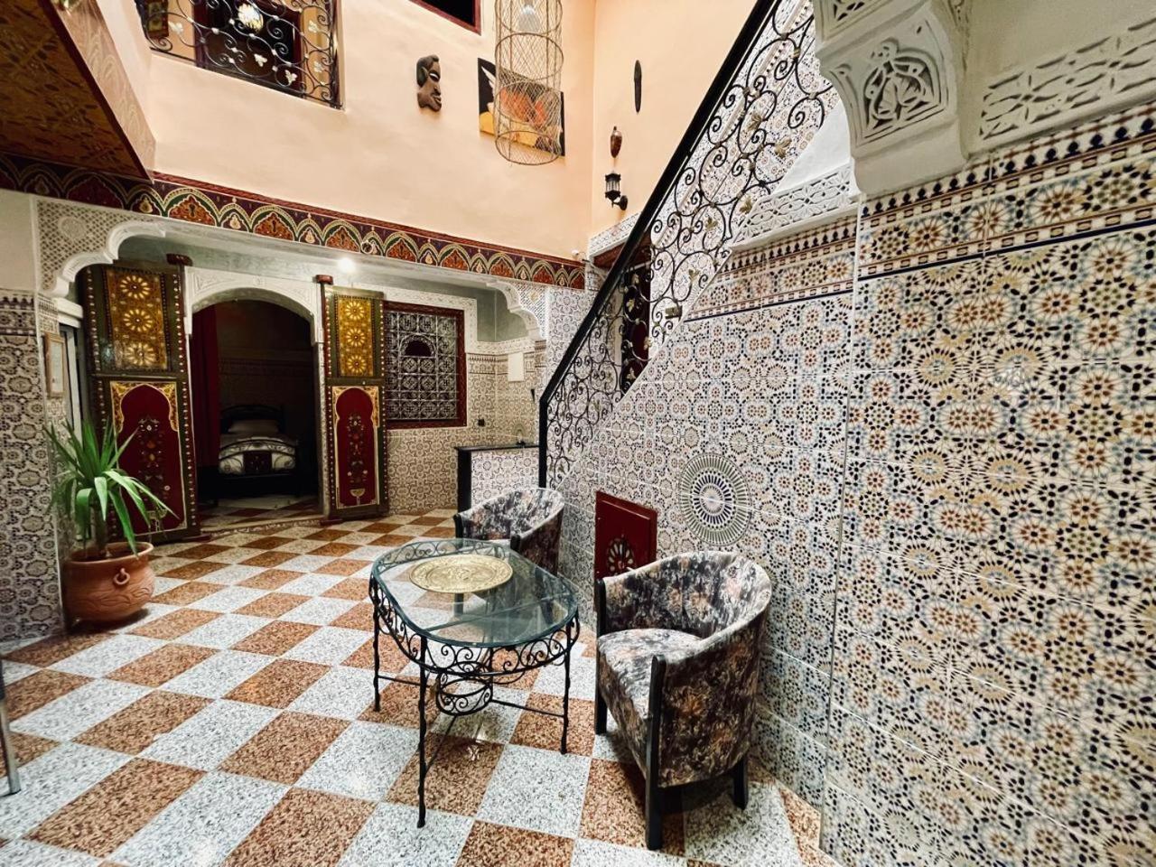 Downtown Hostel Фес Екстериор снимка